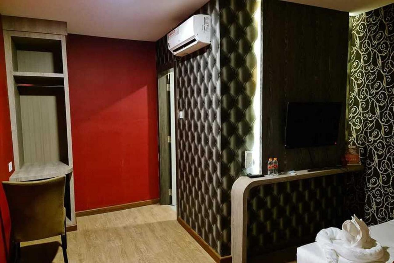 Reddoorz Plus Near Nagoya Hill Batam 6 Bumiayu Esterno foto