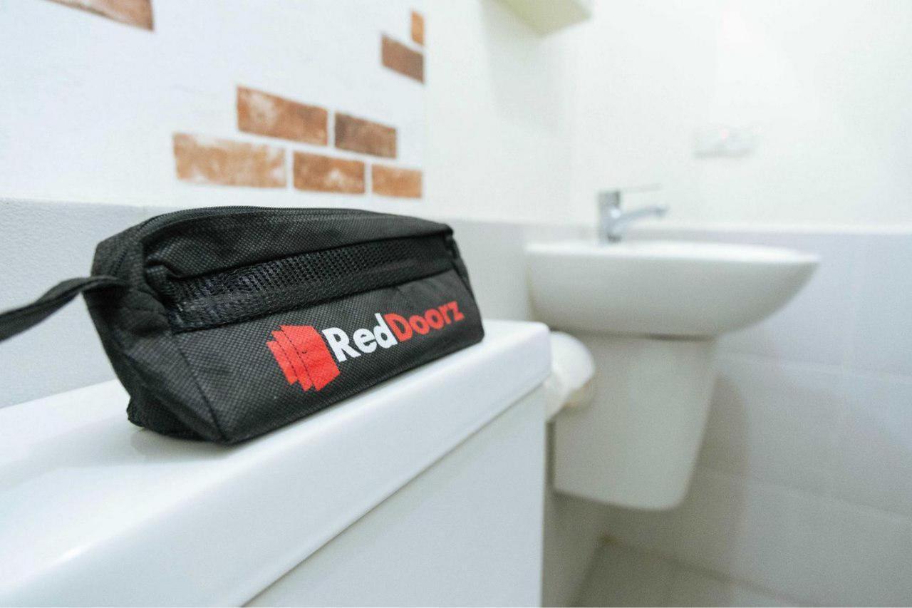 Reddoorz Plus Near Nagoya Hill Batam 6 Bumiayu Esterno foto